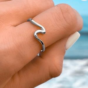 Size 7 Silver wave ring